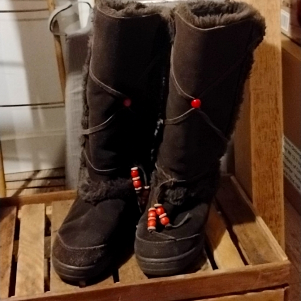 appear unworn, Chocolate Brown Suede Uggs